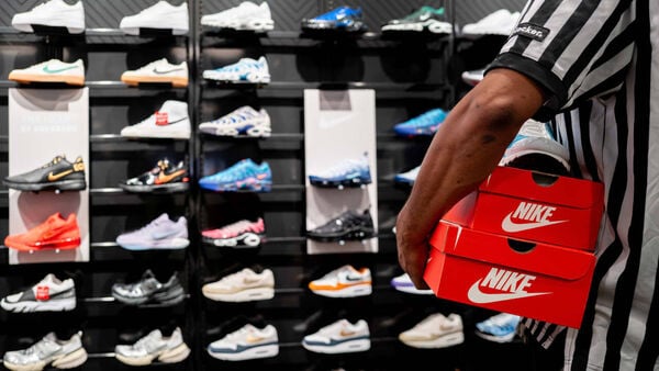 The risky strategy behind Nikes massive holiday discounts